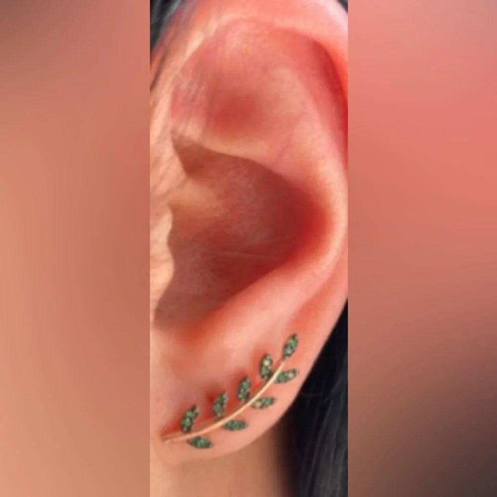 🛍️🎁🕊️🍃☮️14K Rose Gold Peace Emerald Olive Branch Leaf Ear Climber - Picture 3 of 3
